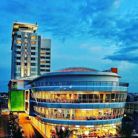 Fox Hotel Pekanbaru Esterno foto