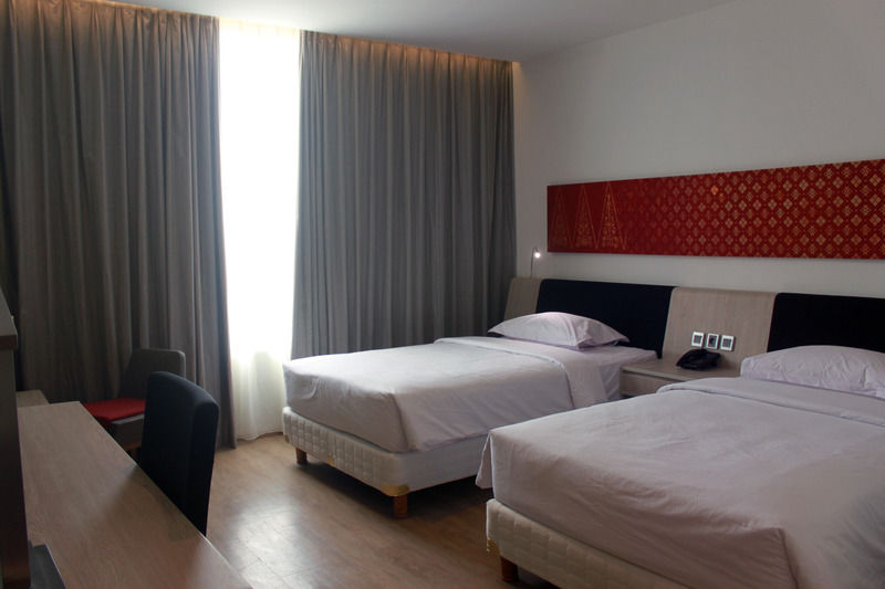 Fox Hotel Pekanbaru Esterno foto