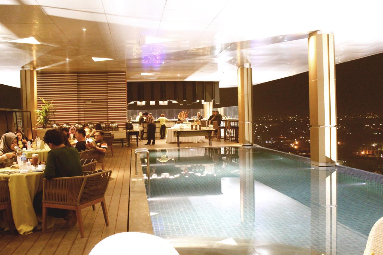 Fox Hotel Pekanbaru Esterno foto