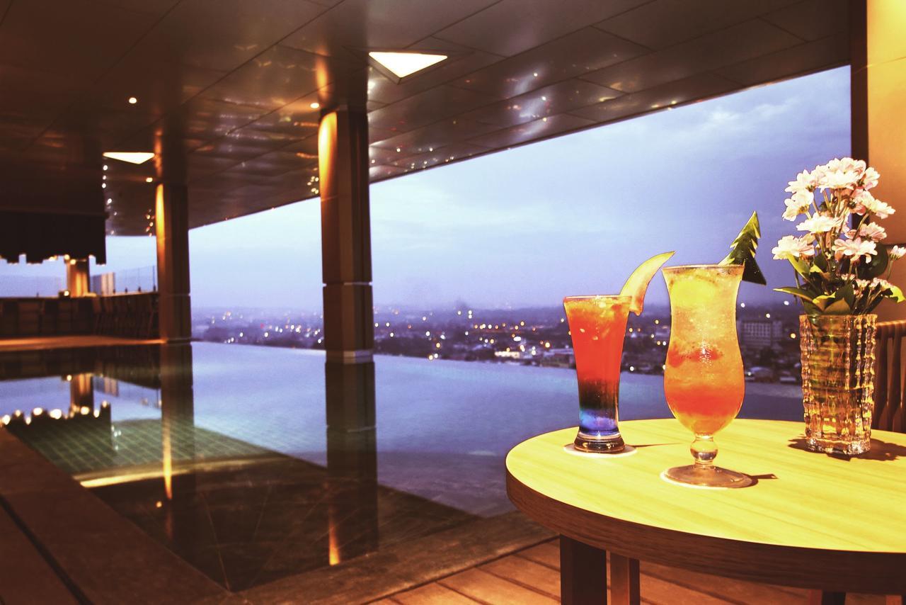 Fox Hotel Pekanbaru Esterno foto