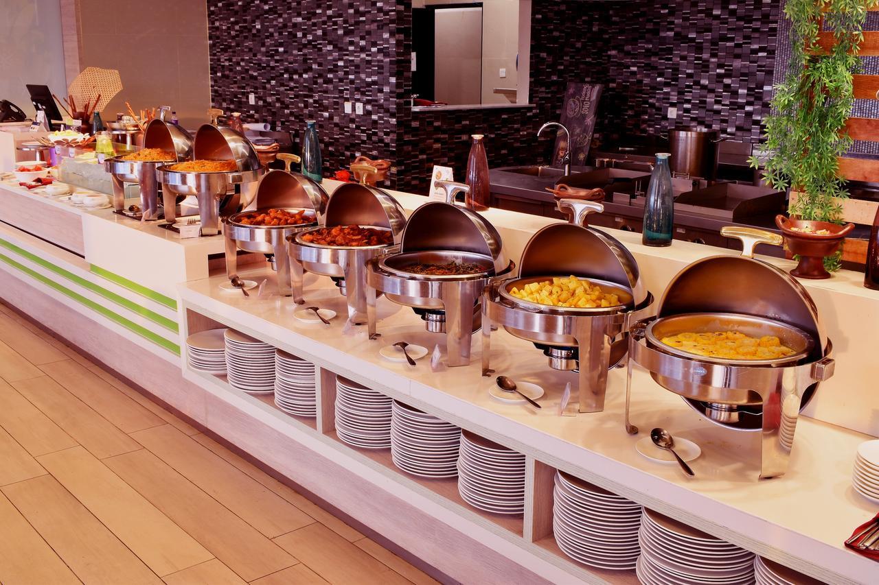 Fox Hotel Pekanbaru Esterno foto