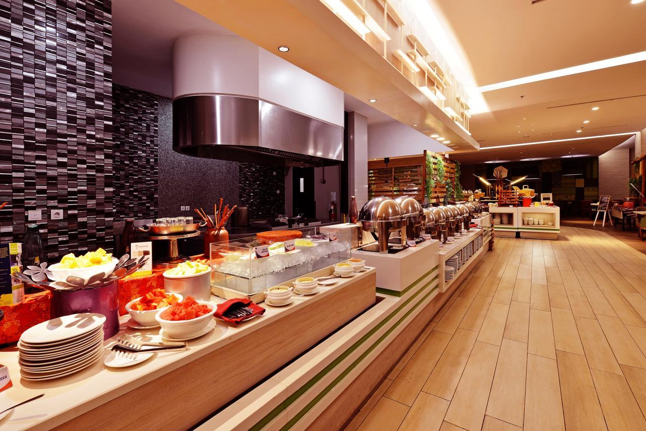 Fox Hotel Pekanbaru Esterno foto