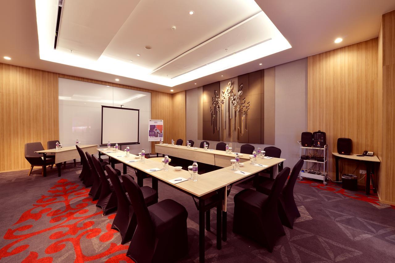 Fox Hotel Pekanbaru Esterno foto