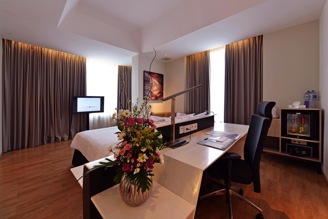 Fox Hotel Pekanbaru Esterno foto