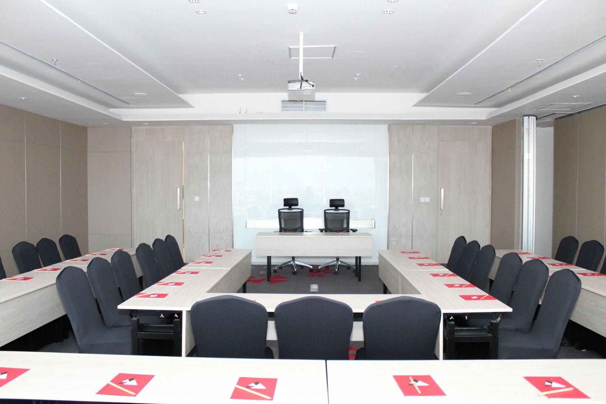 Fox Hotel Pekanbaru Esterno foto